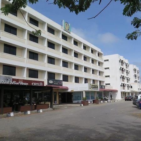 Sea View Resort Hotel & Apartments Kuala Belait Esterno foto