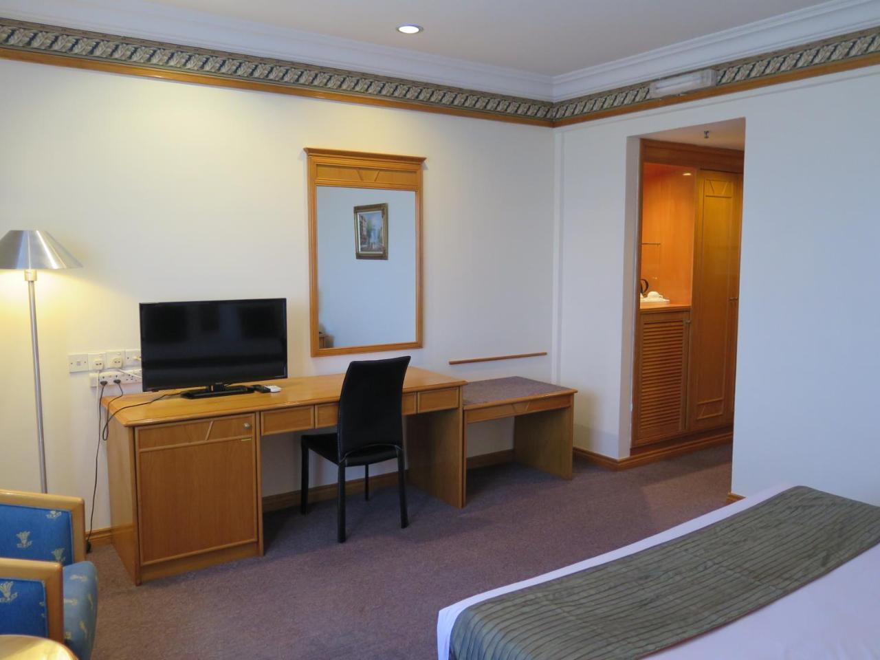 Sea View Resort Hotel & Apartments Kuala Belait Esterno foto