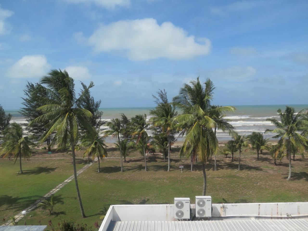 Sea View Resort Hotel & Apartments Kuala Belait Esterno foto