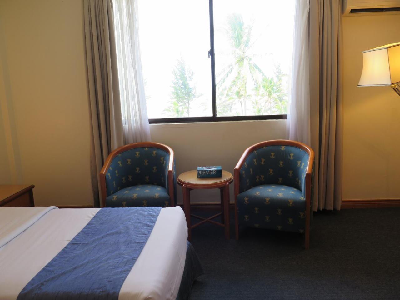 Sea View Resort Hotel & Apartments Kuala Belait Esterno foto
