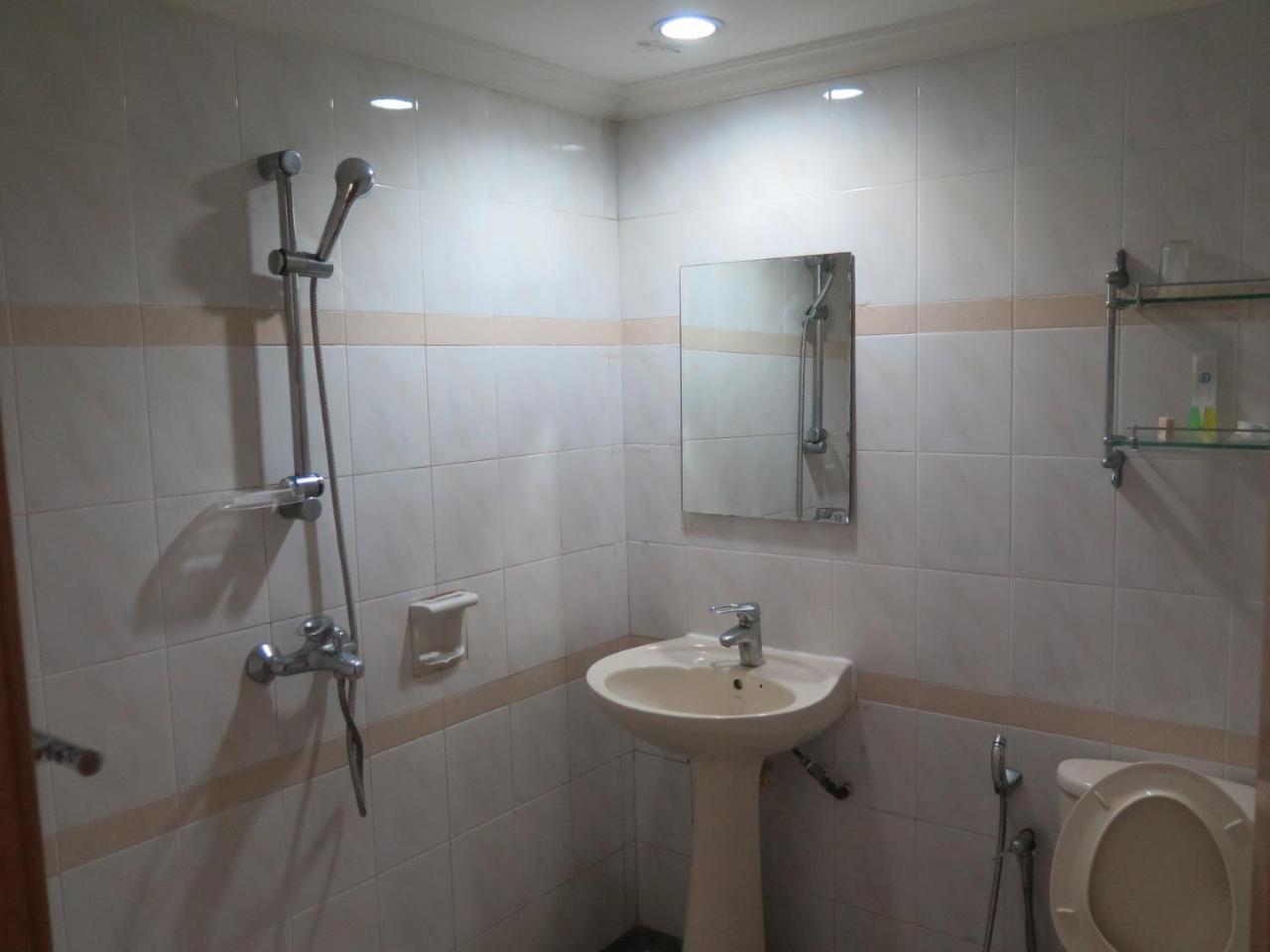 Sea View Resort Hotel & Apartments Kuala Belait Esterno foto