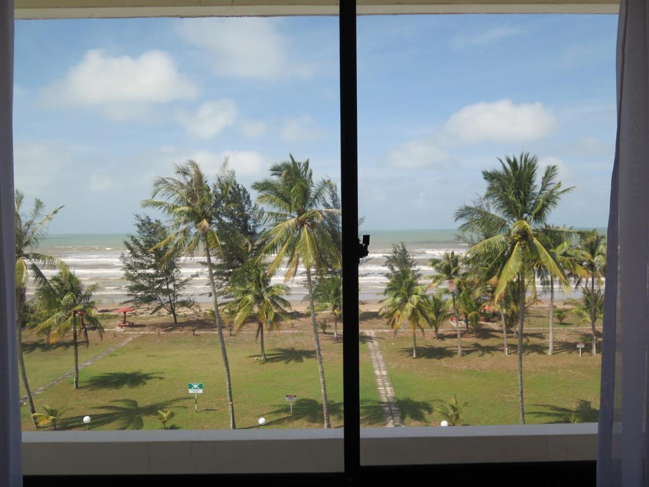 Sea View Resort Hotel & Apartments Kuala Belait Esterno foto