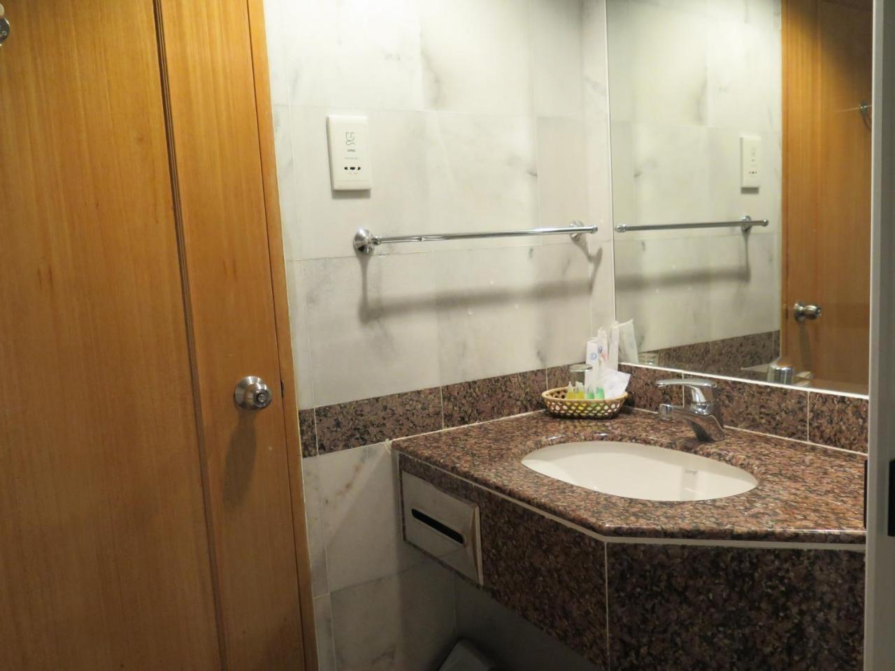 Sea View Resort Hotel & Apartments Kuala Belait Esterno foto