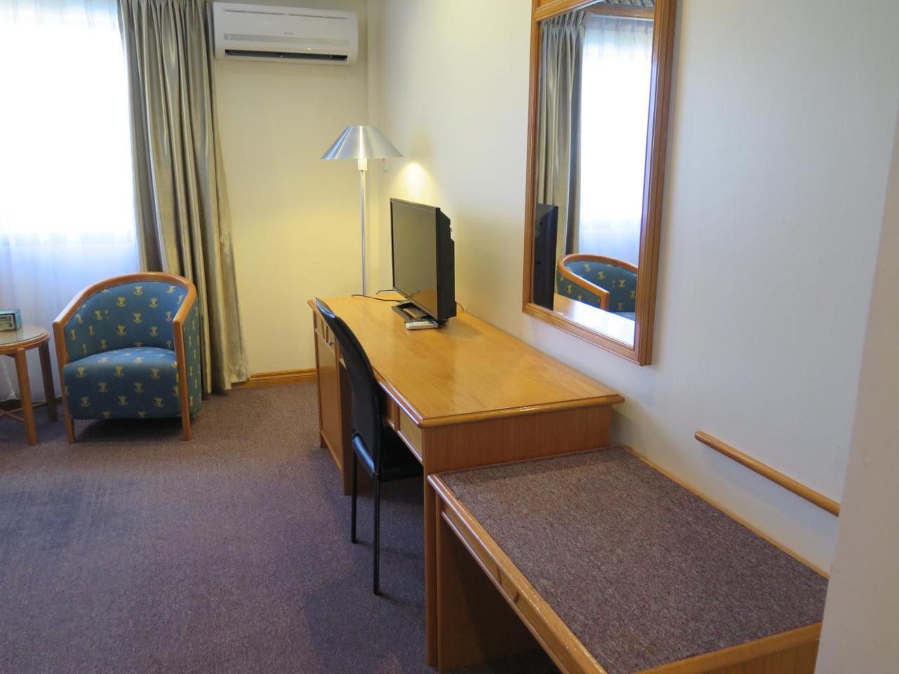 Sea View Resort Hotel & Apartments Kuala Belait Esterno foto