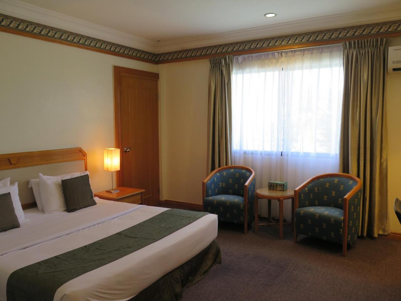 Sea View Resort Hotel & Apartments Kuala Belait Esterno foto