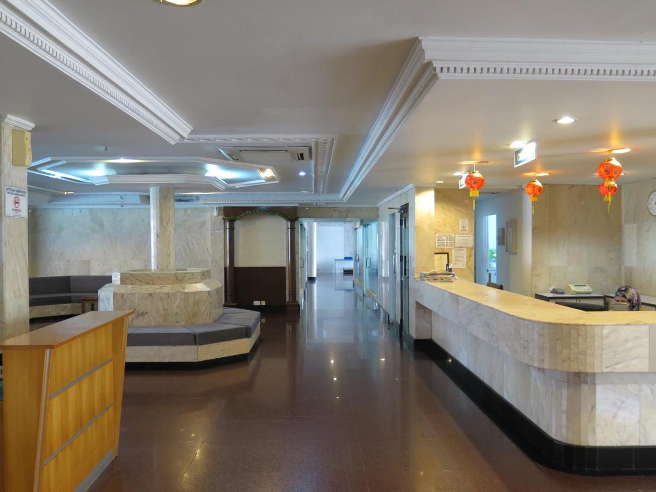 Sea View Resort Hotel & Apartments Kuala Belait Esterno foto