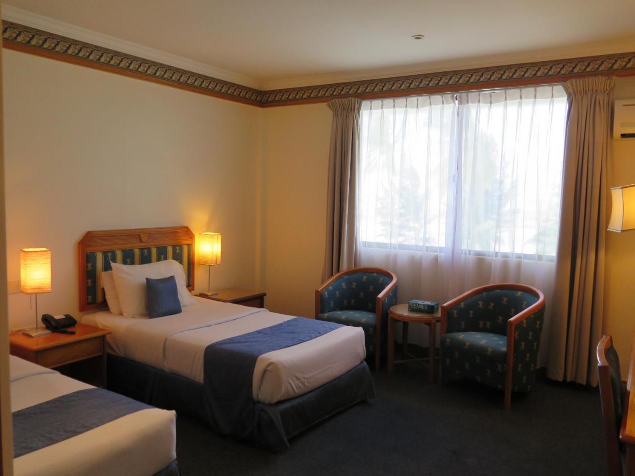Sea View Resort Hotel & Apartments Kuala Belait Esterno foto